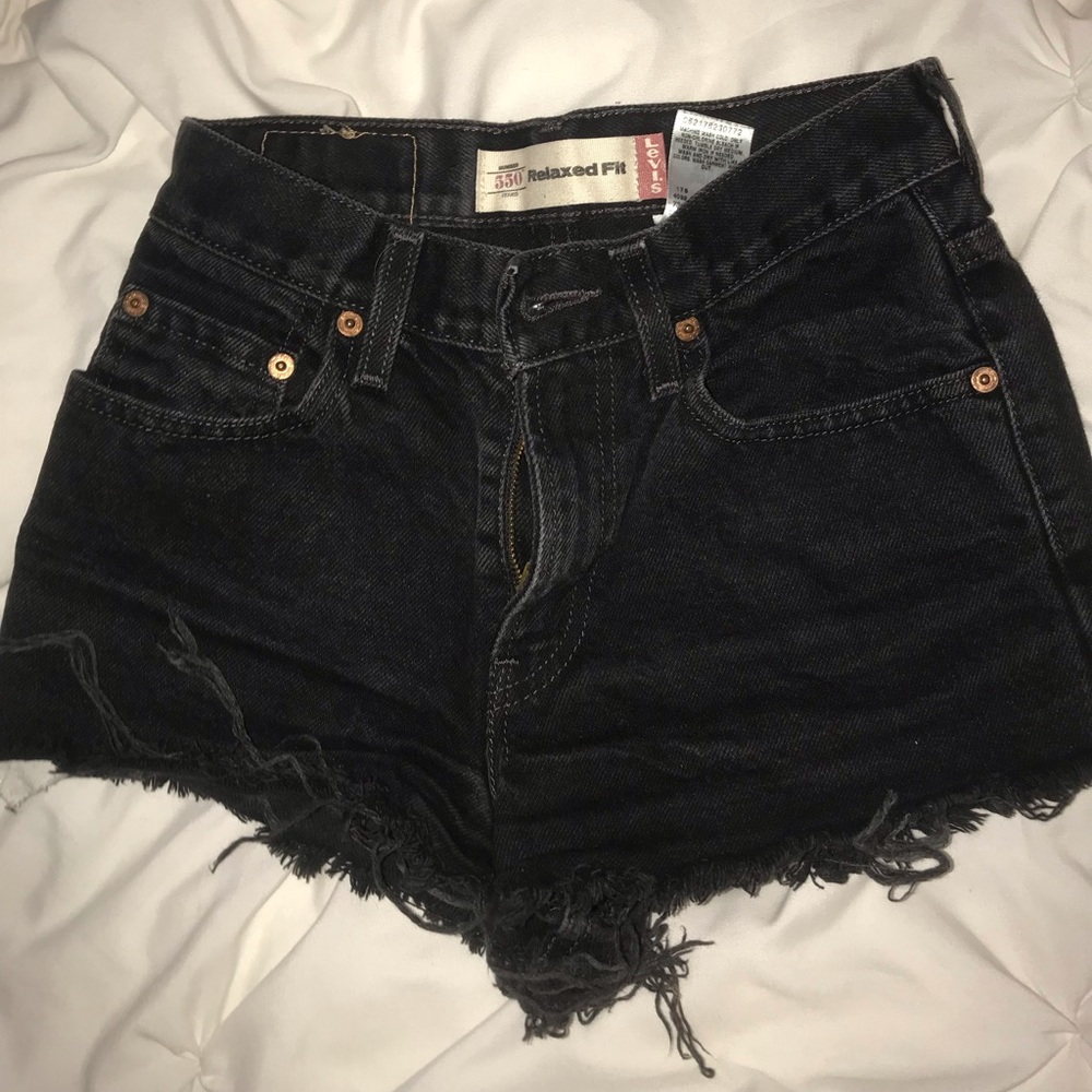 Black Levi’s shorts